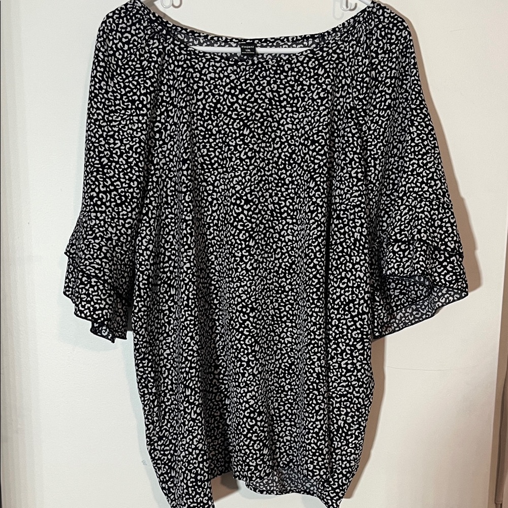 Chic Monochrome Patterned Blouse